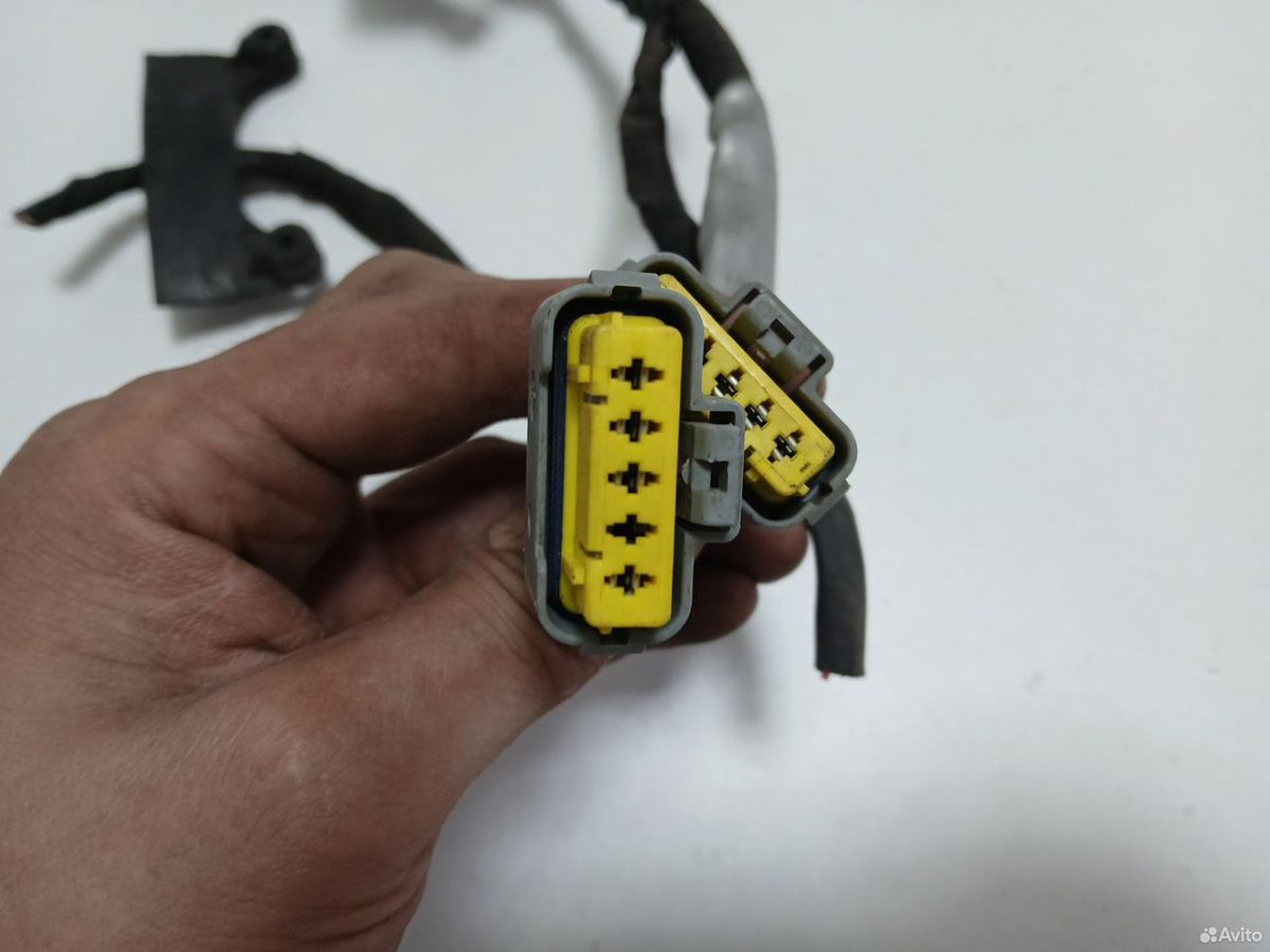 Разъём под капотом Renault Grand Scenic 3 — фото 3