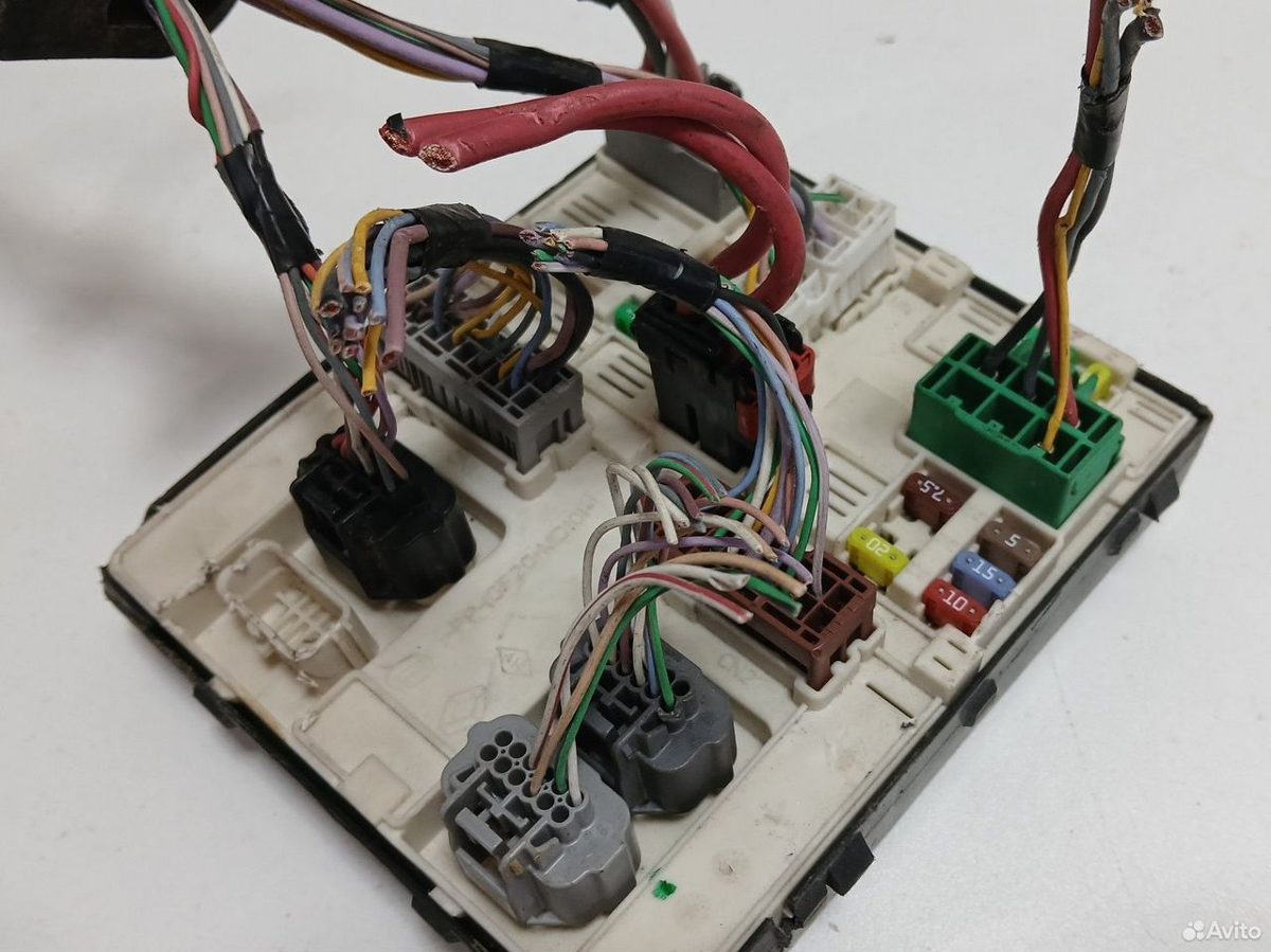 Разъём блока комфорта двигателя Renault Scenic 3 — фото 8