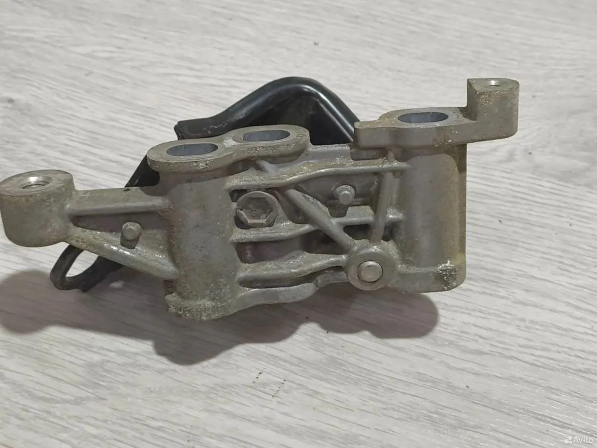 Кронштейн двигателя Toyota Camry XV50