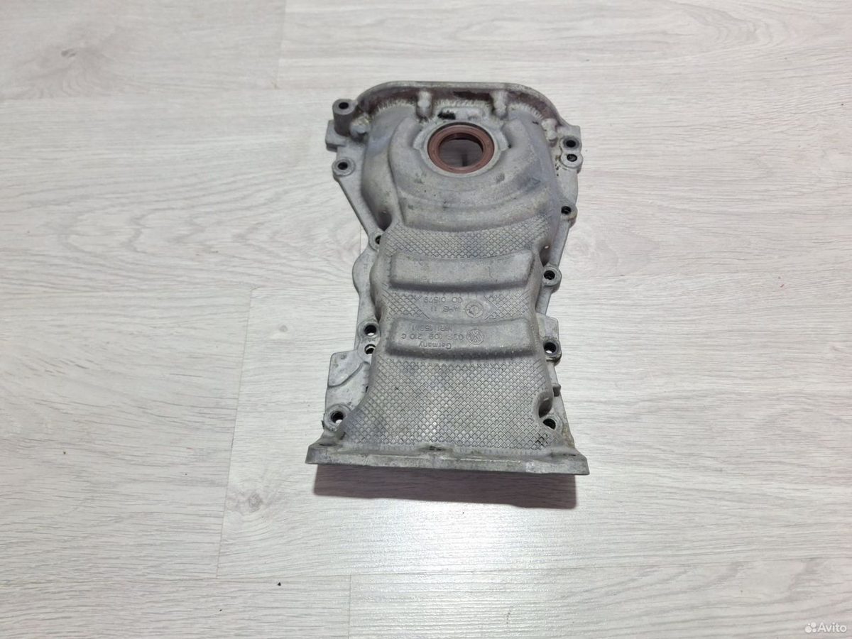 Передняя крышка двигателя 1.2 cbzb Skoda Yeti