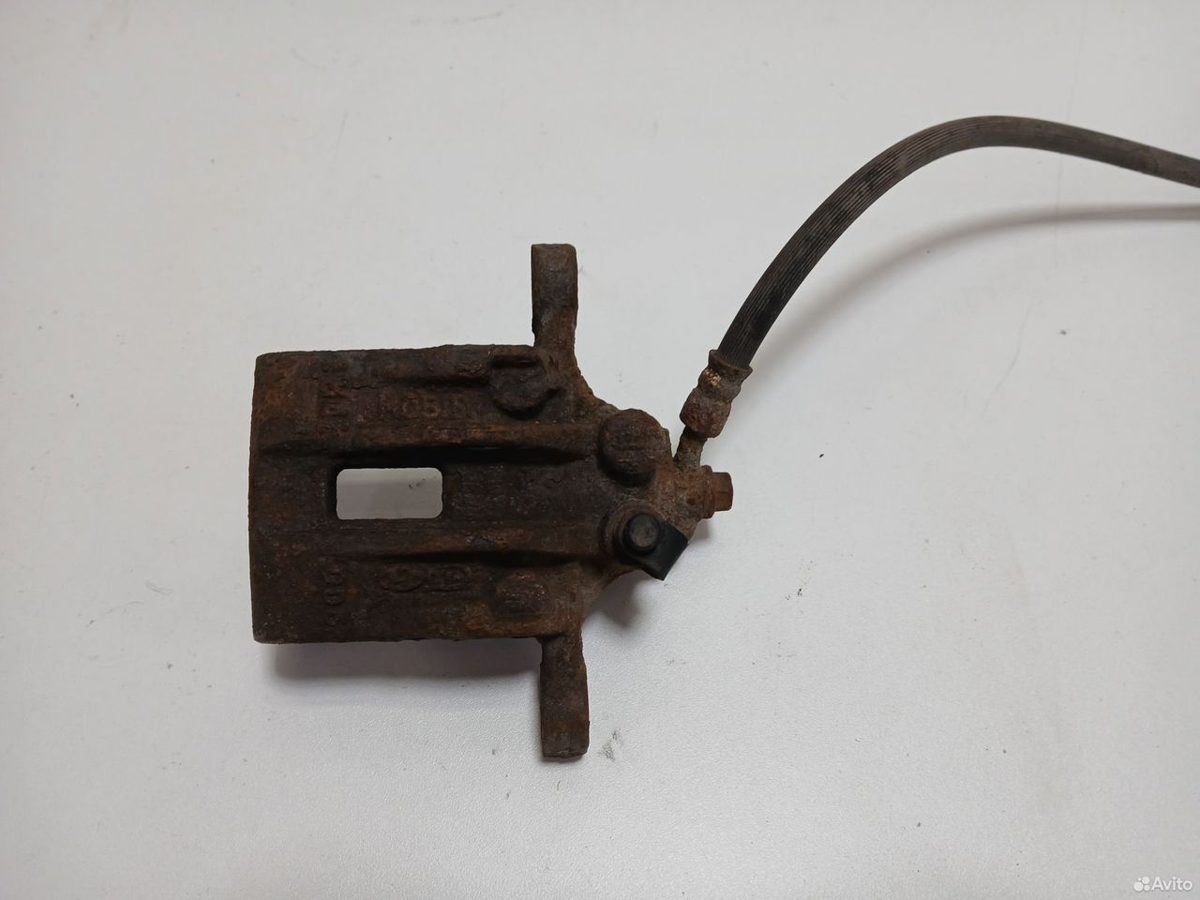 Суппорт задний правый Hyundai IX35 2011